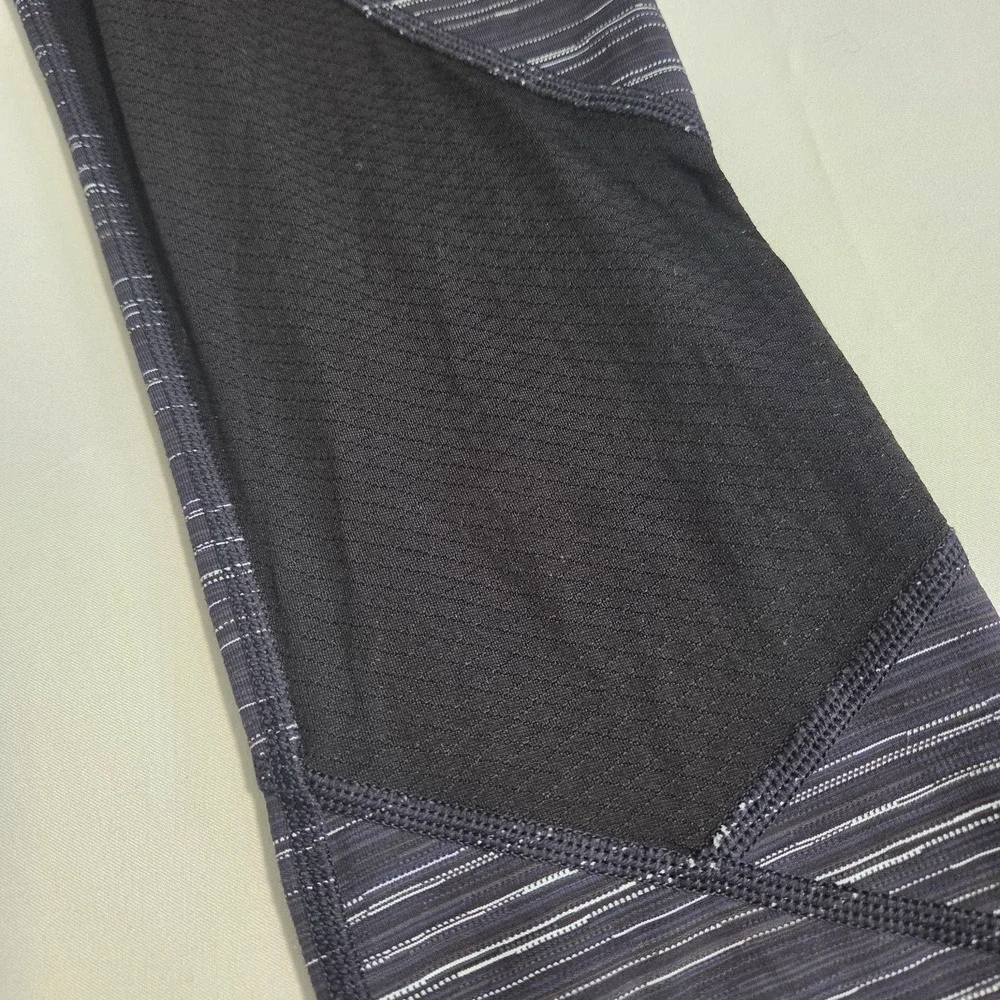 Lululemon Speed Crop Cyber Stripe Size 6 Naval Blue‎ Black Leggings Women